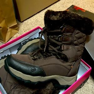 Snow Boots - New Condition